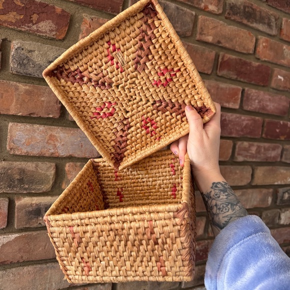 Handwoven Western Square Storage Basket with Lid - Picture 8 of 10